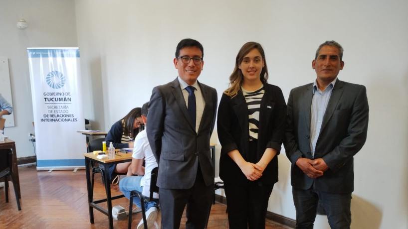 La comunidad peruana de Tucumán recibió atención en el el Consulado Itinerante