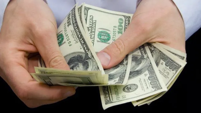 Cómo acceder al dólar desde el lunes y qué cambios habrá en las compras con tarjeta en el exterior