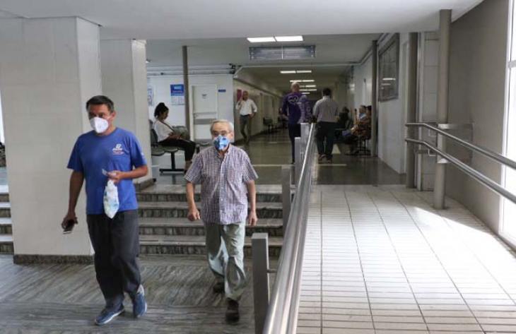 Vuelve a ser obligatorio el uso de barbijo en los centros de salud de la provincia