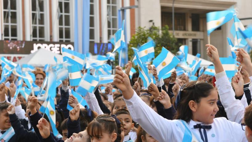 La Provincia conmemora el 215° aniversario de la Revolución de Mayo