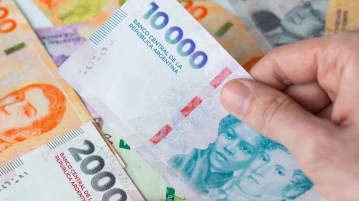 Los salarios le ganaron a la inflación en abril, según el Indec