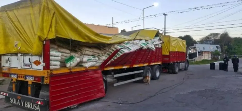 Detienen a cuatro individuos por el hurto de un camión cargado con azúcar