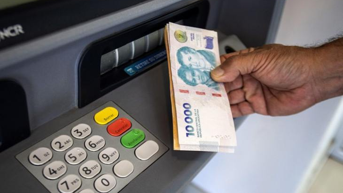 Continúa el pago de sueldos a trabajadores del Estado