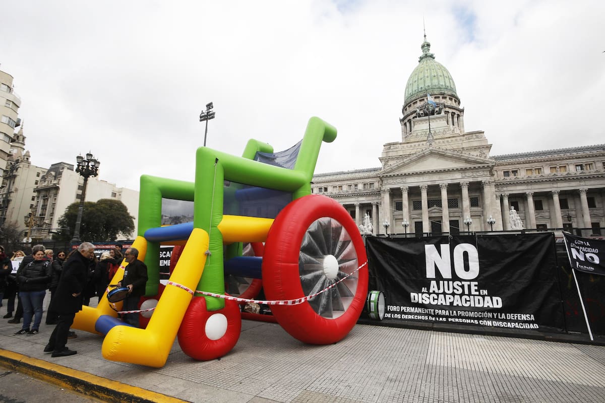 El Gobierno anunció que analiza un aumento en las prestaciones para discapacidad